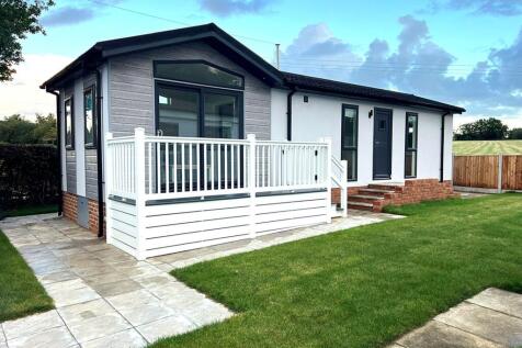 Abridge Park London Road, Romford RM4 2 bed park home for sale
