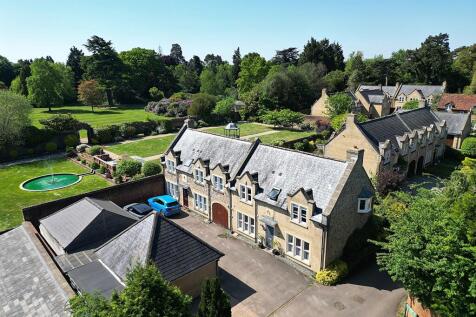 The Courtyard, Hemel Hempstead HP3 4 bed semi