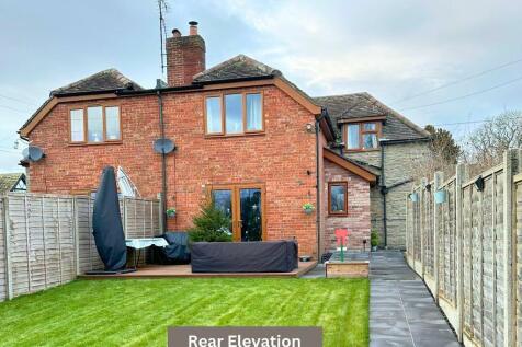 3 bedroom semi-detached house for sale