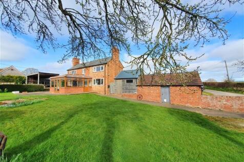 2 bedroom detached house for sale