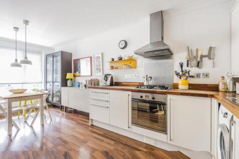 Anerley Station Road, Anerley... 2 bed flat for sale