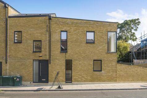Newlands Park, Sydenham, London, SE26 2 bed end of terrace house for sale
