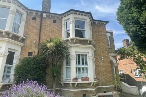 Trewsbury Road, London, SE26 2 bed maisonette for sale