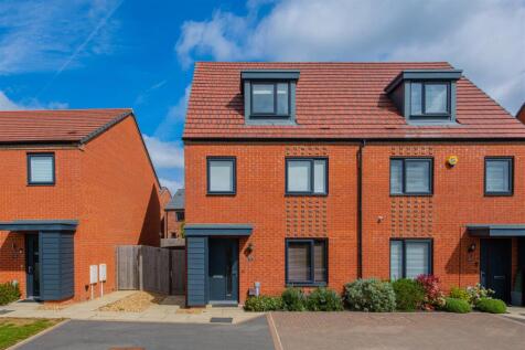 4 bedroom semi-detached house for sale