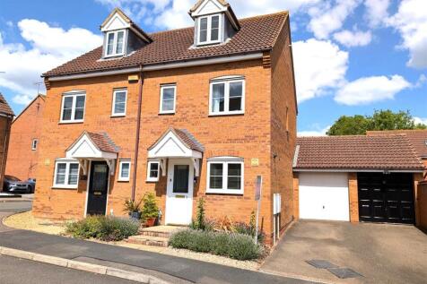 3 bedroom semi-detached house for sale