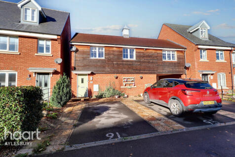 Paradise Orchard, Aylesbury 2 bed coach house for sale