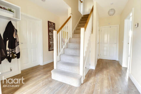 Siddington Drive, Aylesbury 4 bed detached house for sale