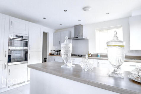 Quindell Close, Aylesbury 4 bed detached house for sale
