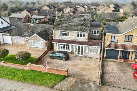 Peterborough Road, Farcet, PE7 4 bed detached house for sale