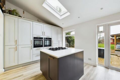 Fletton Avenue, Peterborough, PE2 3 bed detached house for sale