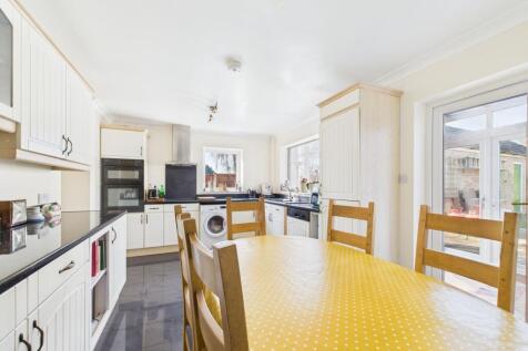 Peterborough Road, Farcet, PE7 3 bed chalet for sale