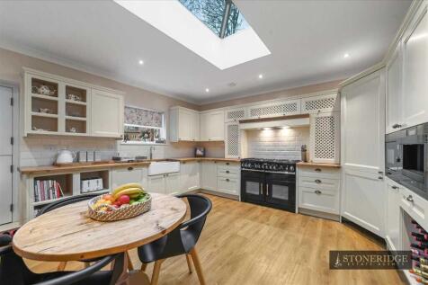 Brightlingsea CO7 6 bed detached house for sale