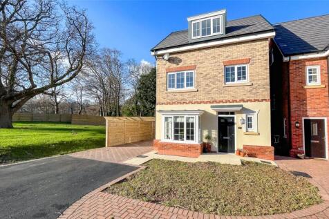 Gerddi Derw, Colwyn Bay, Conwy, LL29 4 bed detached house for sale