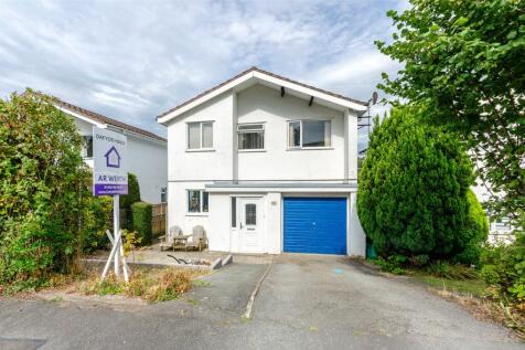 Maes Madog, Llanelian, Colwyn Bay... 4 bed detached house for sale