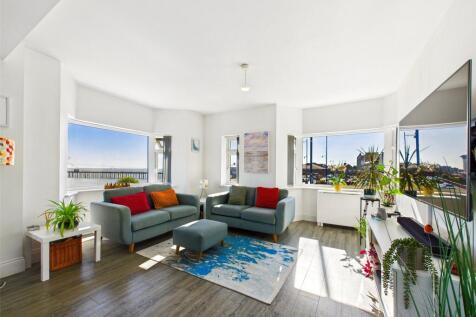 Undercliff Road West, Felixstowe... 2 bed apartment for sale