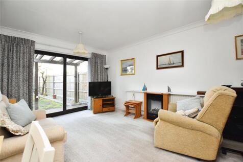Longcroft, Felixstowe, Suffolk, IP11 2 bed terraced house for sale