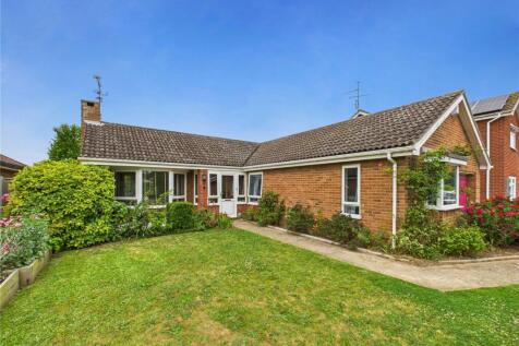Estuary Drive, Felixstowe, Suffolk, IP11 3 bed bungalow for sale
