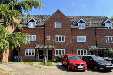 4 bedroom terraced house for sale