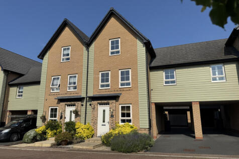 4 bedroom link detached house for sale