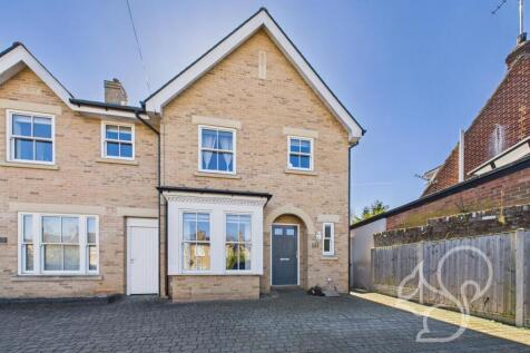 4 bedroom end of terrace house for sale