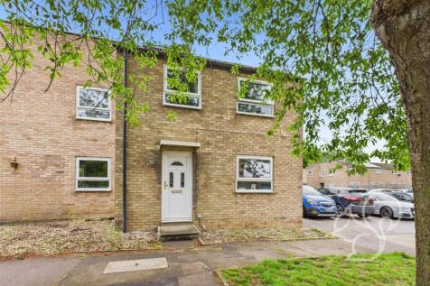 4 bedroom end of terrace house for sale
