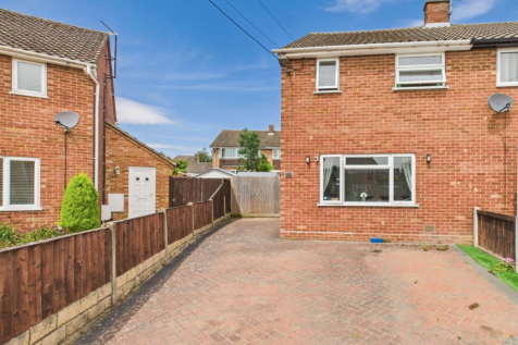 2 bedroom semi-detached house for sale