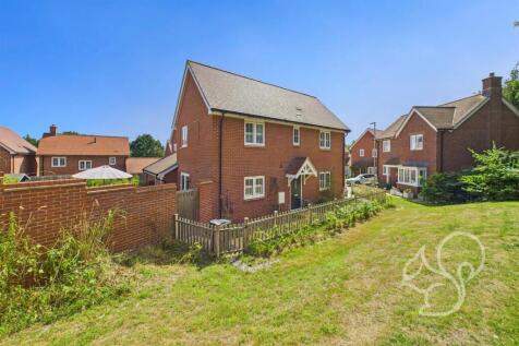 Holden Way, Earls Colne 3 bed link detached house for sale