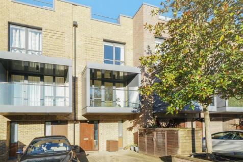 Sir Alexander Close, London 4 bed semi