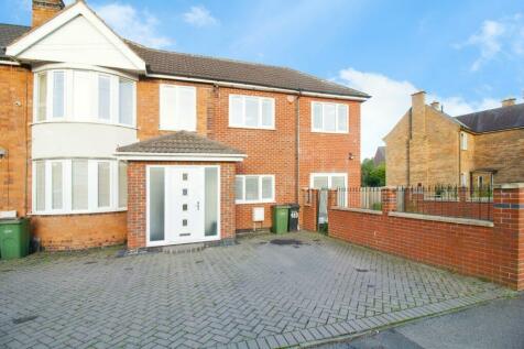 4 bedroom semi-detached house for sale