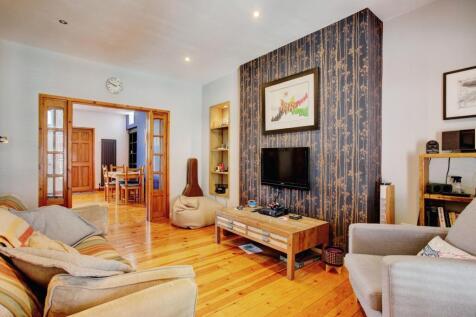 3 bedroom flat for sale