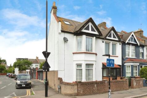5 bedroom end of terrace house for sale