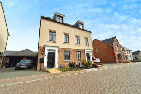 Kelly Gardens, Sawbridgeworth... 4 bed semi