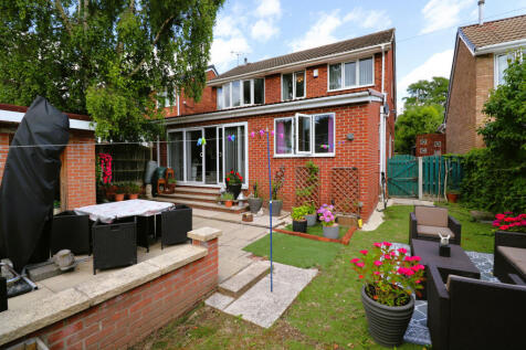 Monk Bretton Barnsley S71 3 bed detached house for sale