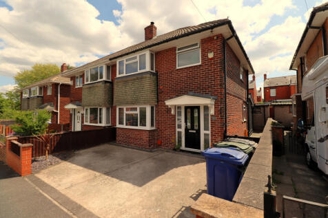 3 bedroom semi-detached house for sale
