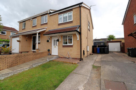 2 bedroom semi-detached house for sale