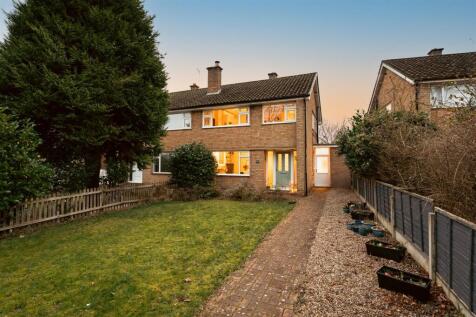 Beautiful Family Home, Nestled Into... 3 bed semi