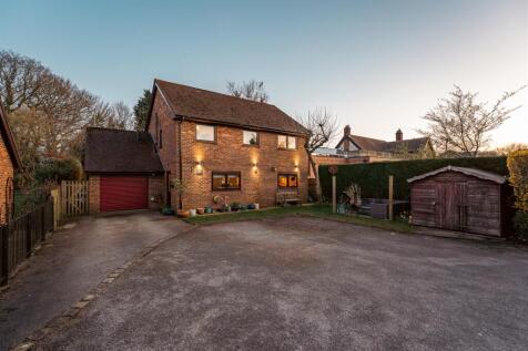 Four Bedroom Detached Home in Cuddington 4 bed detached house for sale
