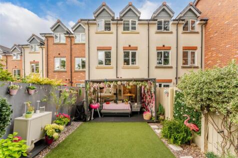 4 bedroom town house for sale