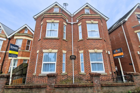 Kings Court, 476 Holdenhurst Road... 2 bed apartment for sale