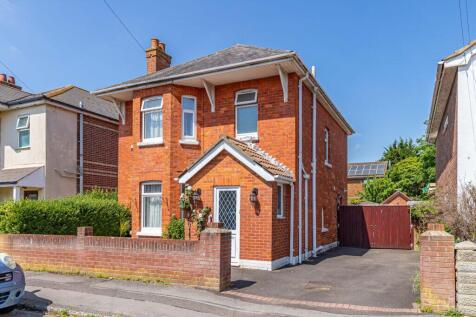 Kinsbourne Avenue, Ensbury Park... 3 bed detached house for sale