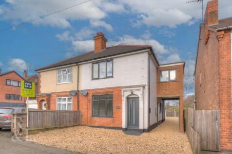 3 bedroom semi-detached house for sale