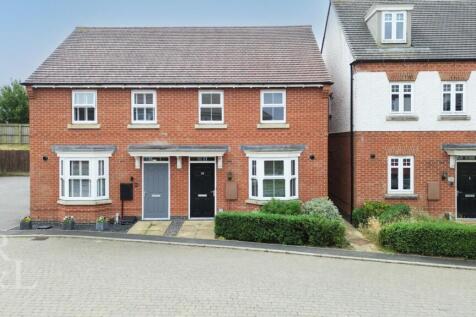 3 bedroom semi-detached house for sale