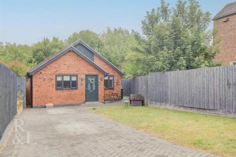 Cross Street, Castle Gresley 3 bed detached bungalow for sale