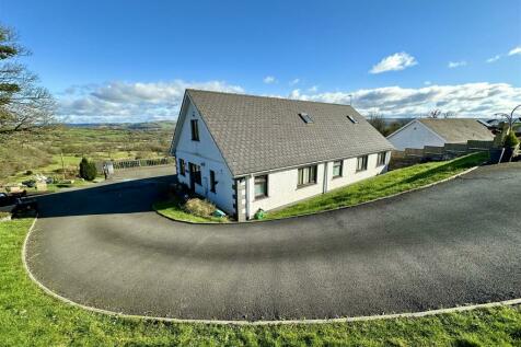 6 bedroom detached bungalow for sale