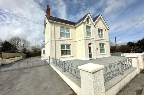 Llanybydder, Carmarthenshire 4 bed detached house for sale