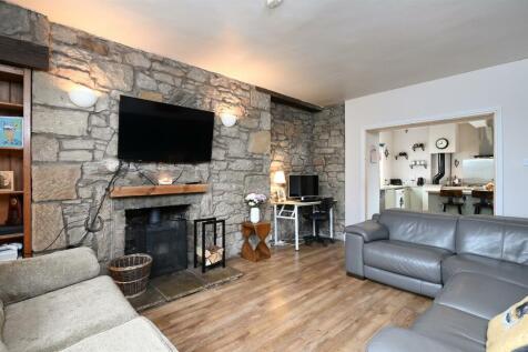 4 bedroom end of terrace house for sale