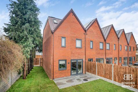 Boss Close, Hornchurch 3 bed house for sale
