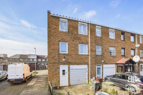 Barberry Close, Romford 3 bed end of terrace house for sale