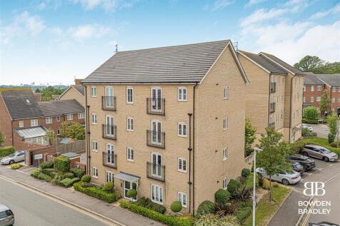 Five Oaks Lane, Chigwell 1 bed flat for sale