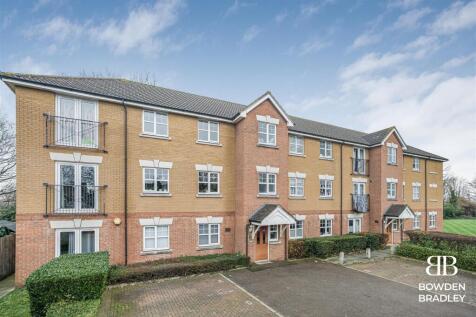 Heathside Close, Newbury Park 2 bed apartment for sale
